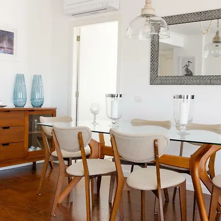 Charming With Balcony & Pool