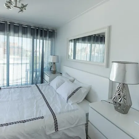 Charming With Balcony & Pool Apartament Lizbona