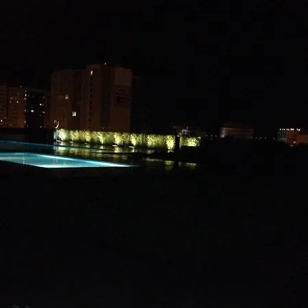 Charming With Balcony & Pool 아파트 리스본