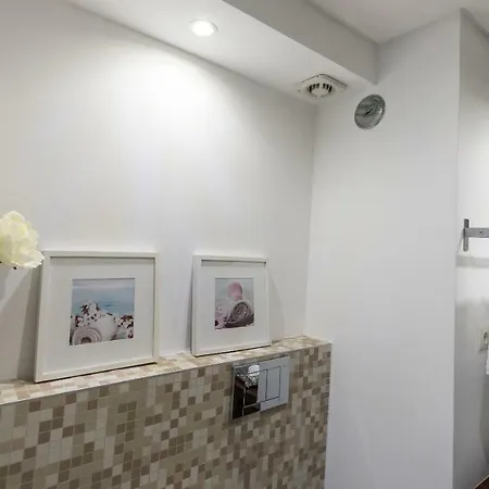 Charming With Balcony & Pool 아파트 *