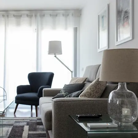 Apartment Charming With Balcony & Pool