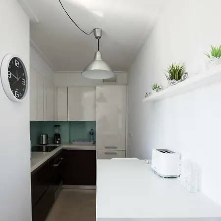 Charming With Balcony & Pool Lisbona
