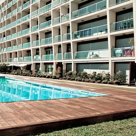Charming With Balcony & Pool 리스본