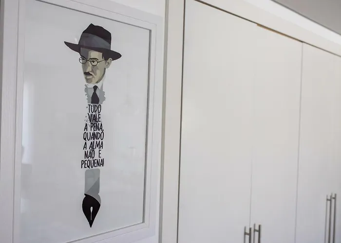 Charming With Balcony & Pool Apartmán