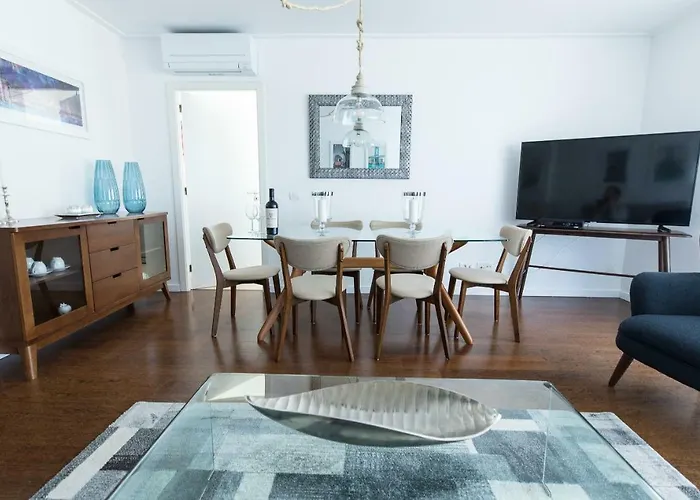 Apartmán Charming With Balcony & Pool