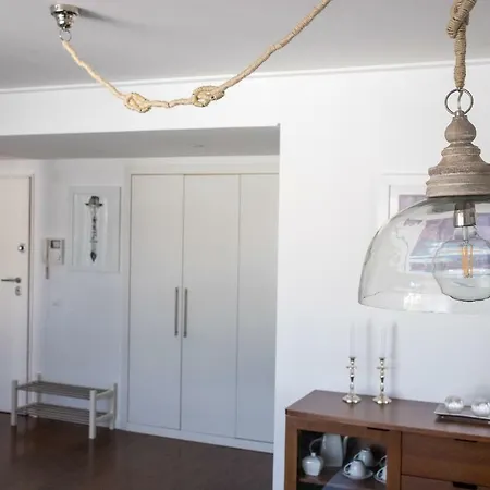 Charming With Balcony & Pool 아파트