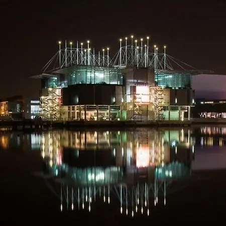 아파트 Charming With Balcony & Pool *