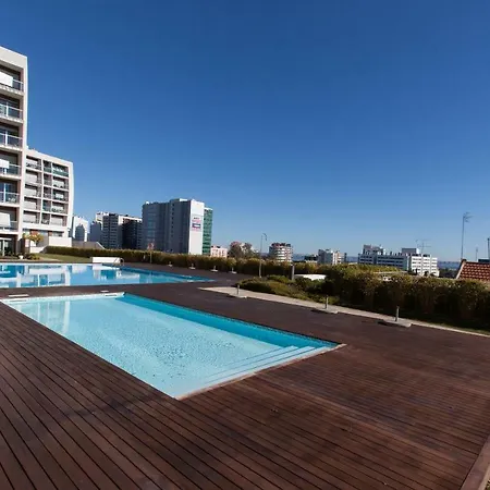 Charming With Balcony & Pool *