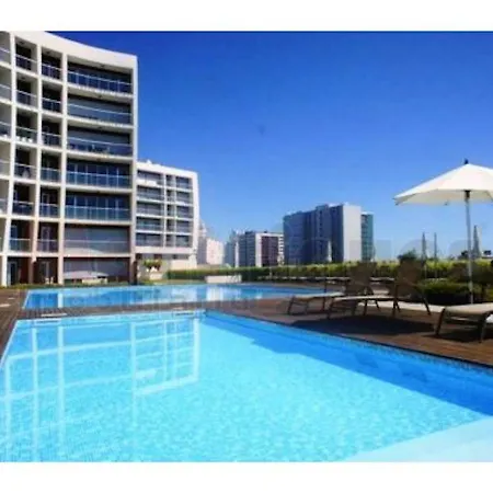 Charming With Balcony & Pool